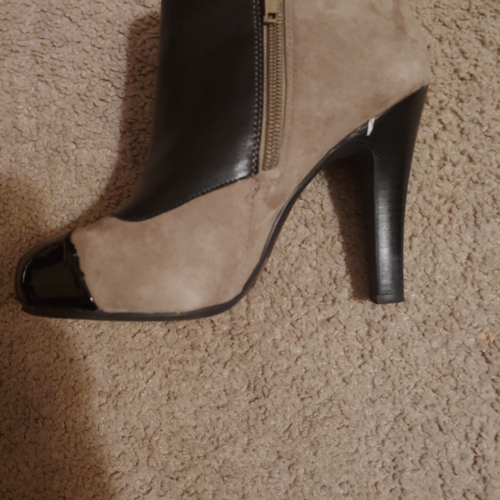 Never worn. - Picture 4 of 4